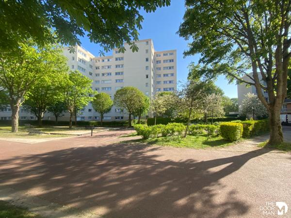 Appartement - À vendre - 65 m² - MONTIGNY-LE-BRETONNEUX | The Door Man
