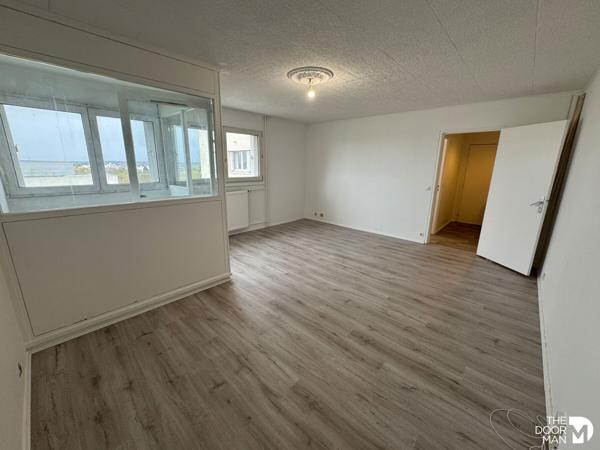 Appartement - À vendre - 65 m² - MONTIGNY-LE-BRETONNEUX | The Door Man