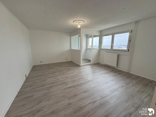 Appartement - À vendre - 65 m² - MONTIGNY-LE-BRETONNEUX | The Door Man