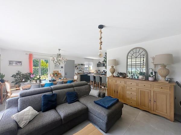 Maison récente de plain-pied avec piscine – 95 m²