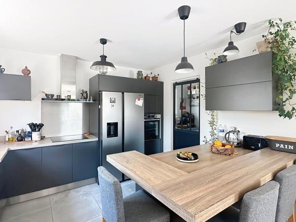 Maison récente de plain-pied avec piscine – 95 m²
