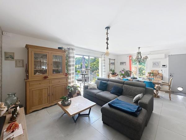 Maison récente de plain-pied avec piscine – 95 m²