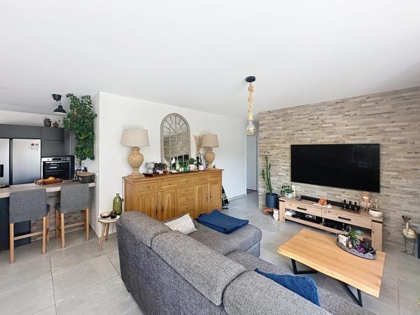 Maison récente de plain-pied avec piscine – 95 m²