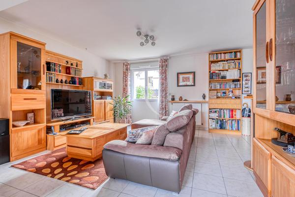 Maison Neuilly Plaisance indépendante -6 pièce(s) 130m2 - Terrain 452 m2- Double accès