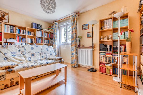 Maison Neuilly Plaisance indépendante -6 pièce(s) 130m2 - Terrain 452 m2- Double accès