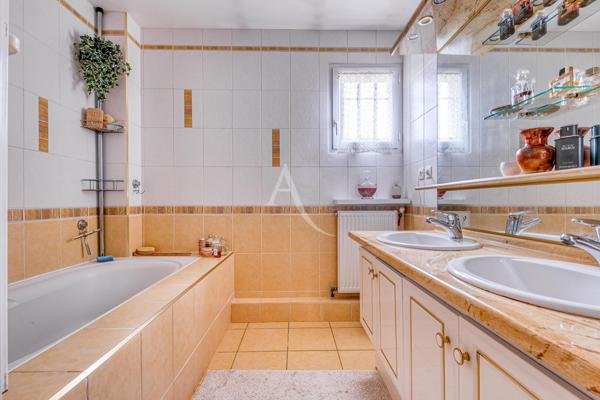 Maison Neuilly Plaisance indépendante -6 pièce(s) 130m2 - Terrain 452 m2- Double accès