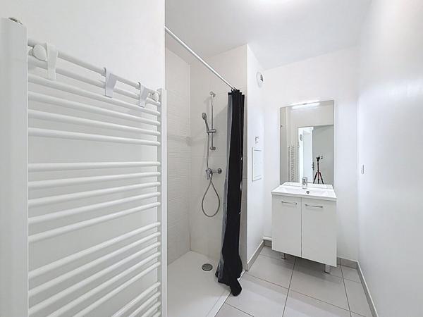 Appartement F4 dans résidence récente de 2023 - dernier étage - 3 chambres - magnifique terrasse de 36 m2 et une place de stationnement