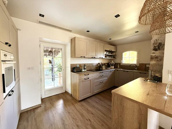 Mas Provençale 6 pièces 135 m2 sur terrain 5275m²