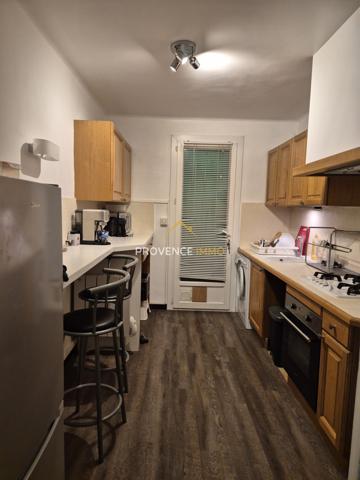 Salon-de-Provence (13300) Salon de Provence, très joli T2 avec accès jardin et dépendance.