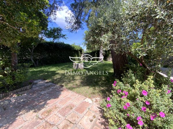 Nîmes, secteur privilégié, 10 mn Halles, Maison Carrée, maison 6 pièces, piscine, garage, parcelle de charme