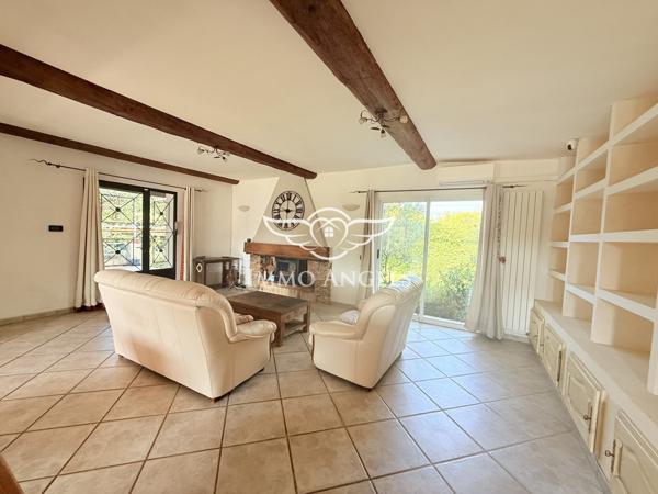 Nîmes, secteur privilégié, 10 mn Halles, Maison Carrée, maison 6 pièces, piscine, garage, parcelle de charme