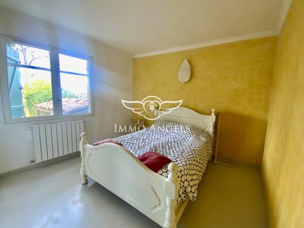 Nîmes, secteur privilégié, 10 mn Halles, Maison Carrée, maison 6 pièces, piscine, garage, parcelle de charme