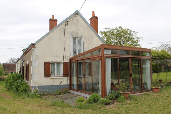 Chateaumeillant - Fermette avec véranda dans un hameau, avec grange sur un terrain de 2867m². Châteaumeillant (18370)