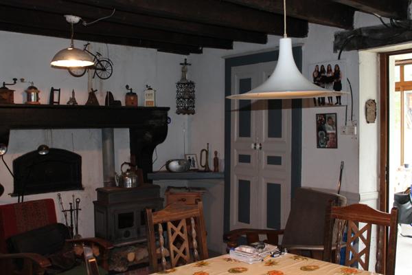 Chateaumeillant - Fermette avec véranda dans un hameau, avec grange sur un terrain de 2867m². Châteaumeillant (18370)