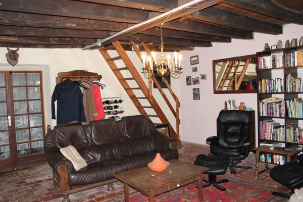 Chateaumeillant - Fermette avec véranda dans un hameau, avec grange sur un terrain de 2867m². Châteaumeillant (18370)