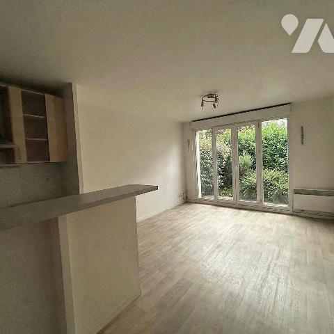 T2  Rez de chaussée avec jardinet et parking privatif aérien Quartier Monselet 