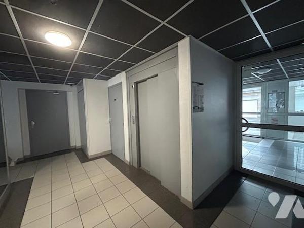 T2  Rez de chaussée avec jardinet et parking privatif aérien Quartier Monselet 