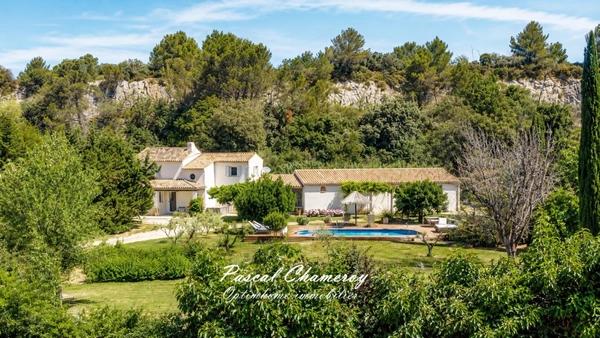 MÉRINDOL (84) | Magnifique propriété de 215 m² habitables (vendue meublée) avec 3 chambres d'hôtes