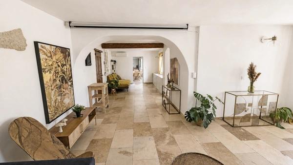 MÉRINDOL (84) | Magnifique propriété de 215 m² habitables (vendue meublée) avec 3 chambres d'hôtes