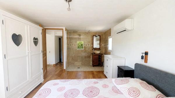 MÉRINDOL (84) | Magnifique propriété de 215 m² habitables (vendue meublée) avec 3 chambres d'hôtes
