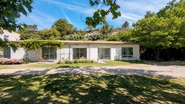 MÉRINDOL (84) | Magnifique propriété de 215 m² habitables (vendue meublée) avec 3 chambres d'hôtes