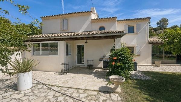 MÉRINDOL (84) | Magnifique propriété de 215 m² habitables (vendue meublée) avec 3 chambres d'hôtes
