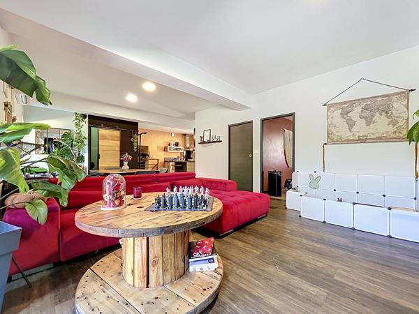 Appartement rénové avec goût, terrasse et parking