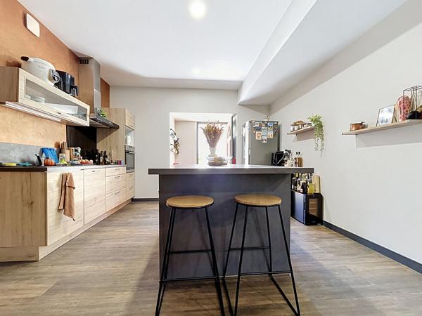Appartement rénové avec goût, terrasse et parking