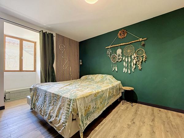 Appartement rénové avec goût, terrasse et parking