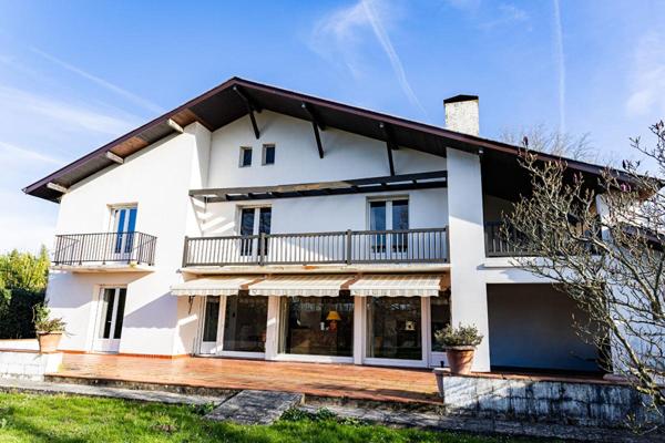 Maison d'architecte 6 chambres + appartement indépendant / Spa /Grand parc / Idéal Famille ou Investisseurs. Fort potentiel locatif