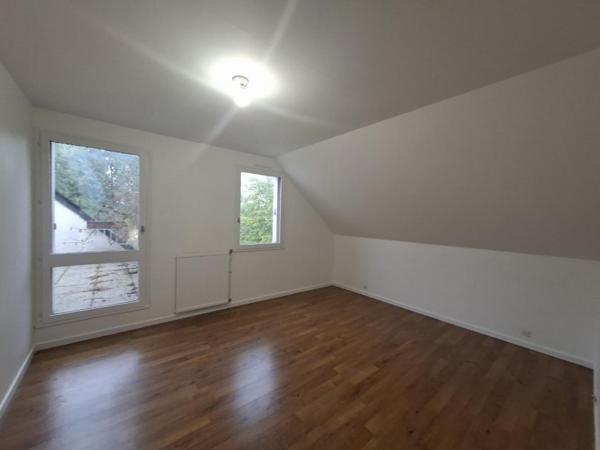 Appartement T5 à louer - 102 m² (réf : 512649)