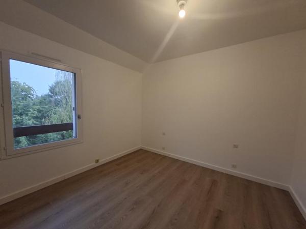 Appartement T5 à louer - 102 m² (réf : 512649)