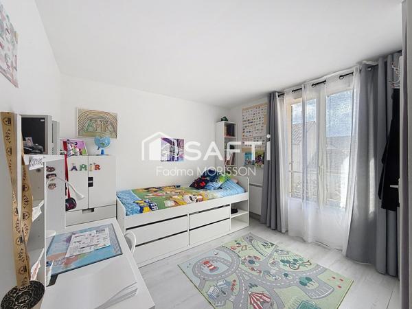 Maison familiale à proximité de la gare RER A.