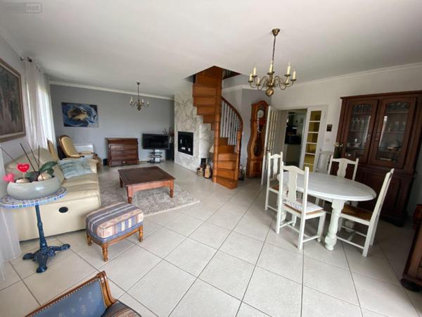 Maison individuelle à vendre à Parempuyre en Gironde (33290), ref : 032/1618   
Centre