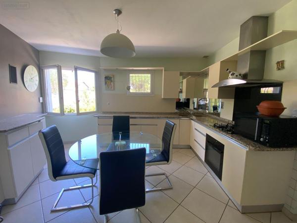 Maison individuelle à vendre à Parempuyre en Gironde (33290), ref : 032/1618   
Centre