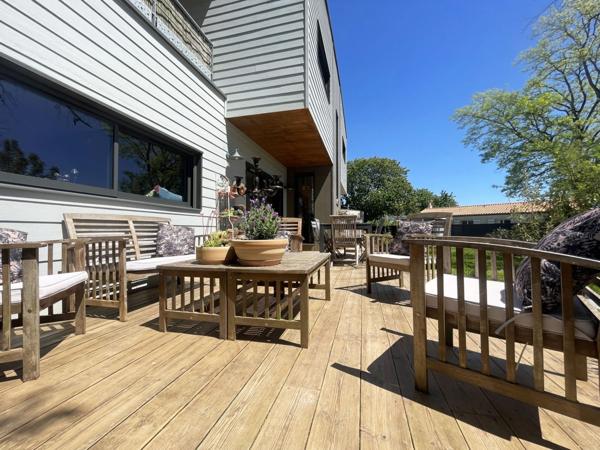 Dpt (17), à vendre maison P8 - Terrain de 1 400,00 m²