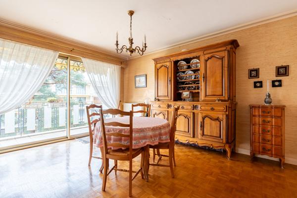 Appartement 2 pièce(s) - ascenseur €375 000 ** - Référence 13136