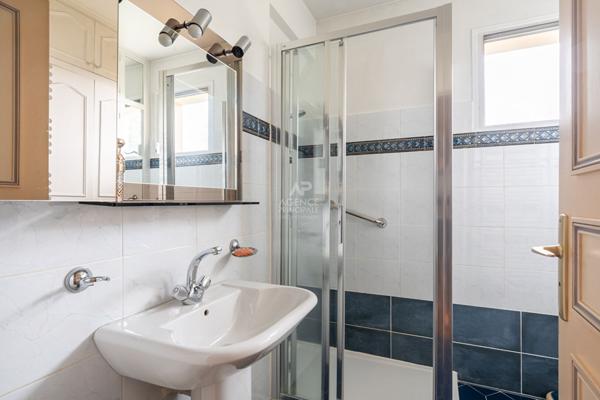 Appartement 2 pièce(s) - ascenseur €375 000 ** - Référence 13136