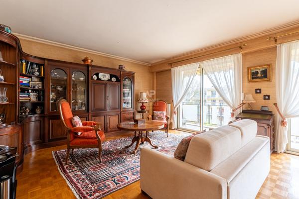 Appartement 2 pièce(s) - ascenseur €375 000 ** - Référence 13136