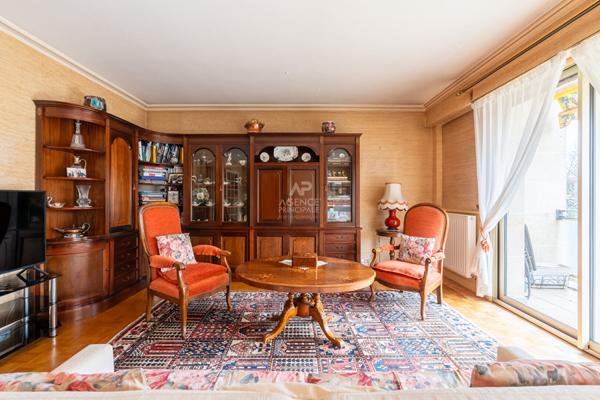 Appartement 2 pièce(s) - ascenseur €375 000 ** - Référence 13136