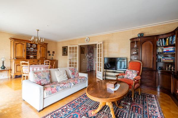 Appartement 2 pièce(s) - ascenseur €375 000 ** - Référence 13136