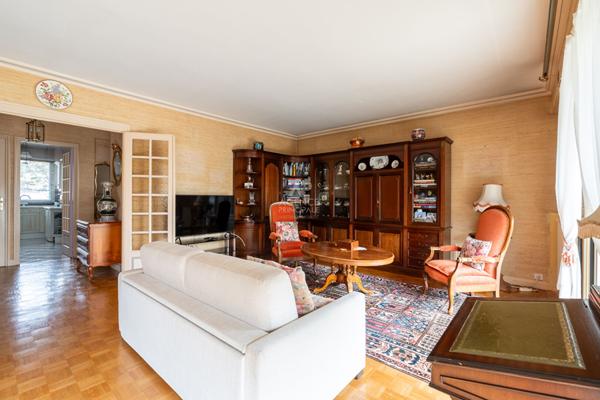 Appartement 2 pièce(s) - ascenseur €375 000 ** - Référence 13136