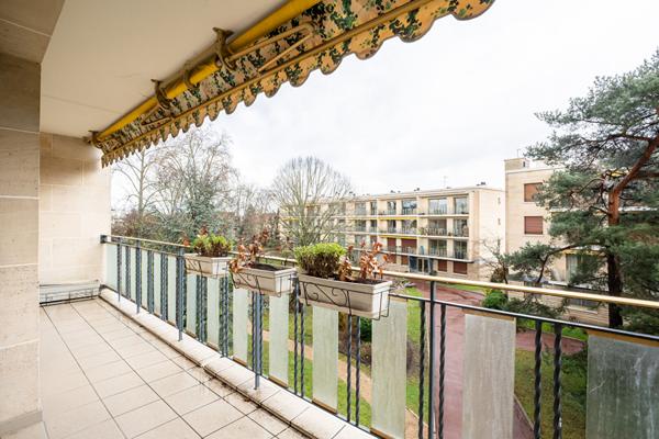 Appartement 2 pièce(s) - ascenseur €375 000 ** - Référence 13136