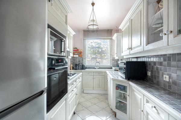 Appartement 2 pièce(s) - ascenseur €375 000 ** - Référence 13136