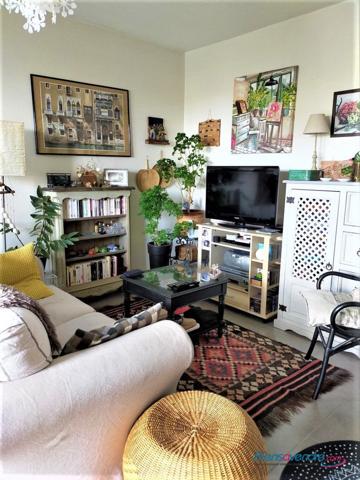 Bel appartement lumineux et possédant un grand balcon dans un secteur très recherché