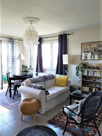 Bel appartement lumineux et possédant un grand balcon dans un secteur très recherché