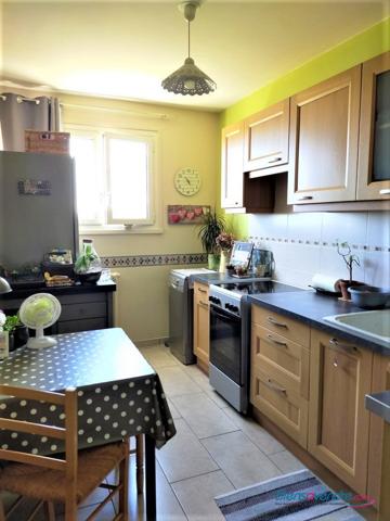 Bel appartement lumineux et possédant un grand balcon dans un secteur très recherché