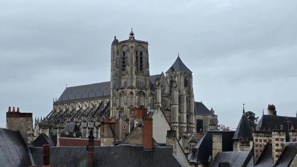 BOURGES CENTRE APPARTEMENT 81M² 4 PIECES TERRASSE GARAGE