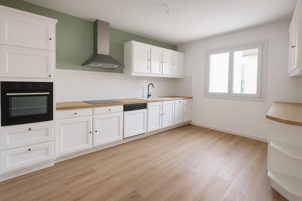 Luçon (85400) Maison de ville rénovée avec 5 chambres et garage.