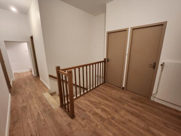 Luçon (85400) Maison de ville rénovée avec 5 chambres et garage.